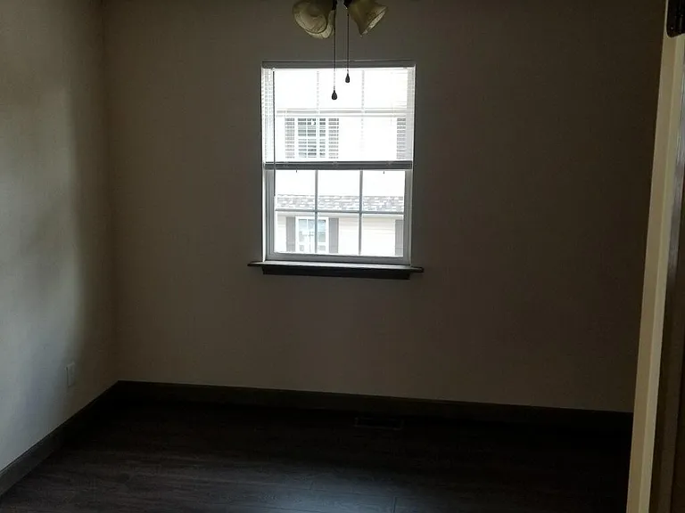 411 Meadow Dr — Photo 10