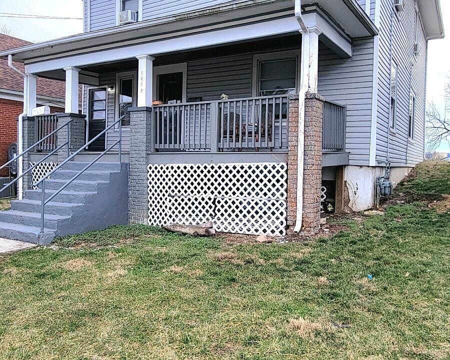 2nd image of 1315 Stewart Ave SE
