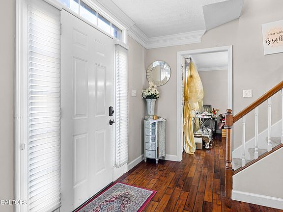 4th image of 8946 Maple Ridge Ln