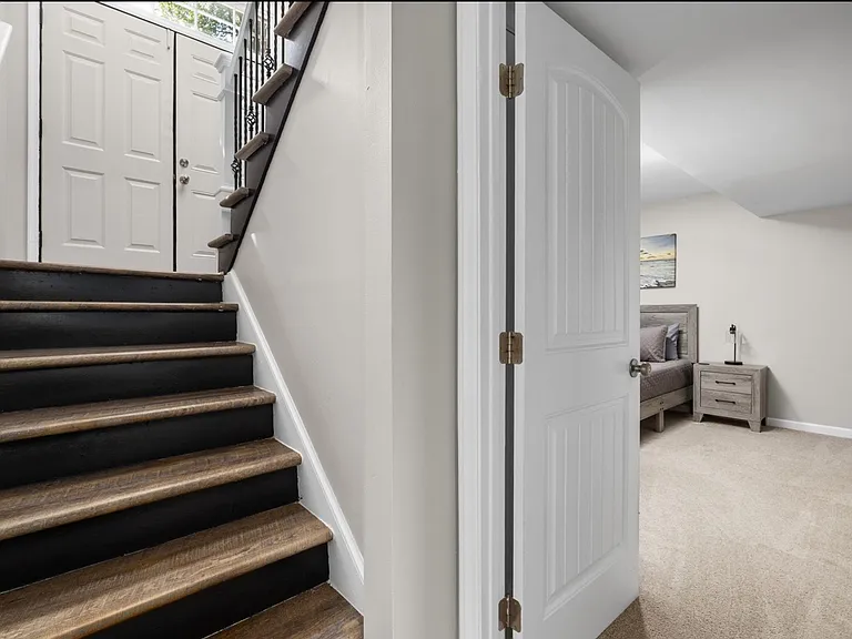 1048 Ivy Ln — Photo 28