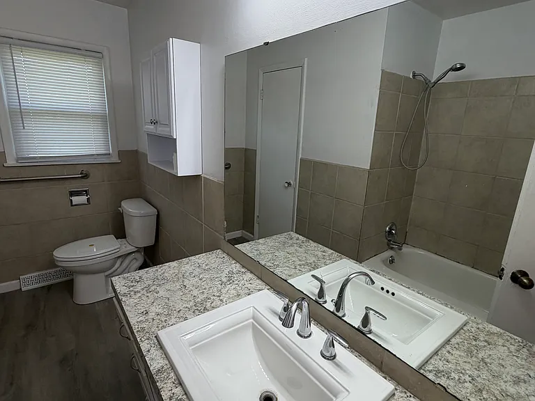 2119 S Ventura Ave — Photo 13