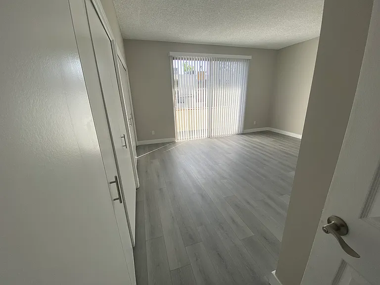 11858 Goshen Ave Unit 207 bedroom