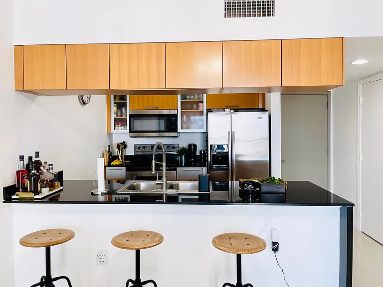 1750 N Bayshore Dr #1706 — Photo 9