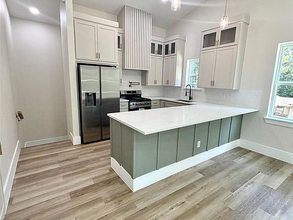 2nd image of 40 Seals Ave
