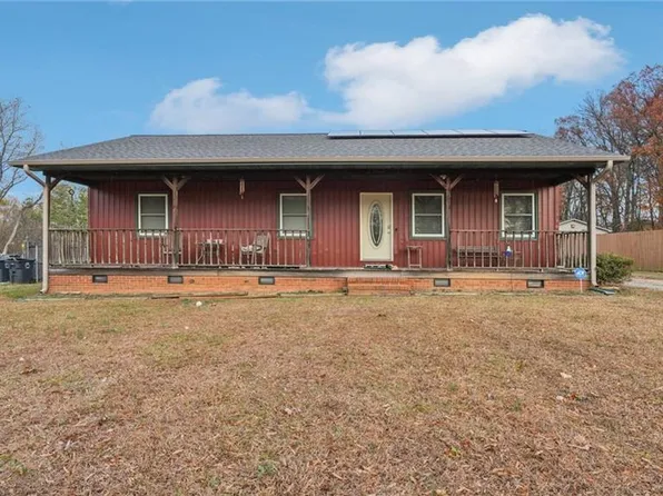 4102 Pineneedle Dr, Greensboro, NC 27405