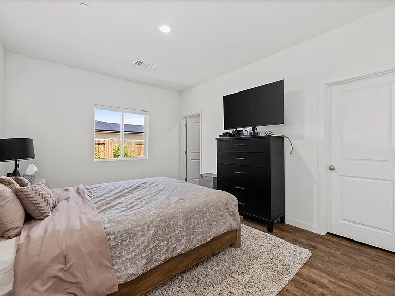 815 Gilsum Ct — Photo 19