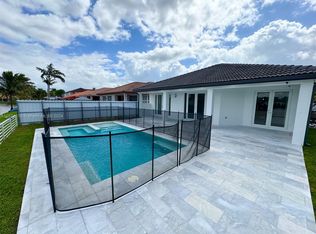 15543 SW 39th St, Miami, FL 33185