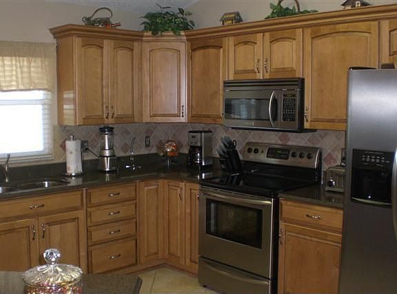LG Quartz Smooth Surface Counters/Stainless Appliances