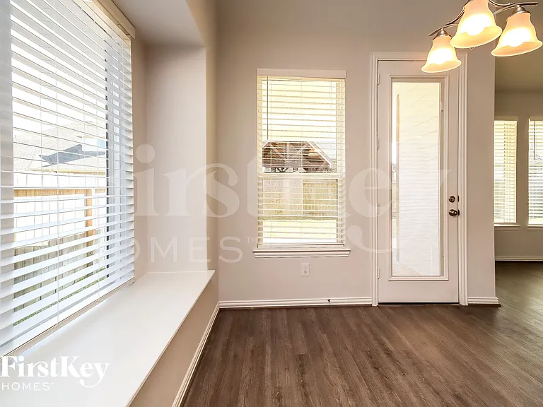 24323 Huntcliff Dr — Photo 3