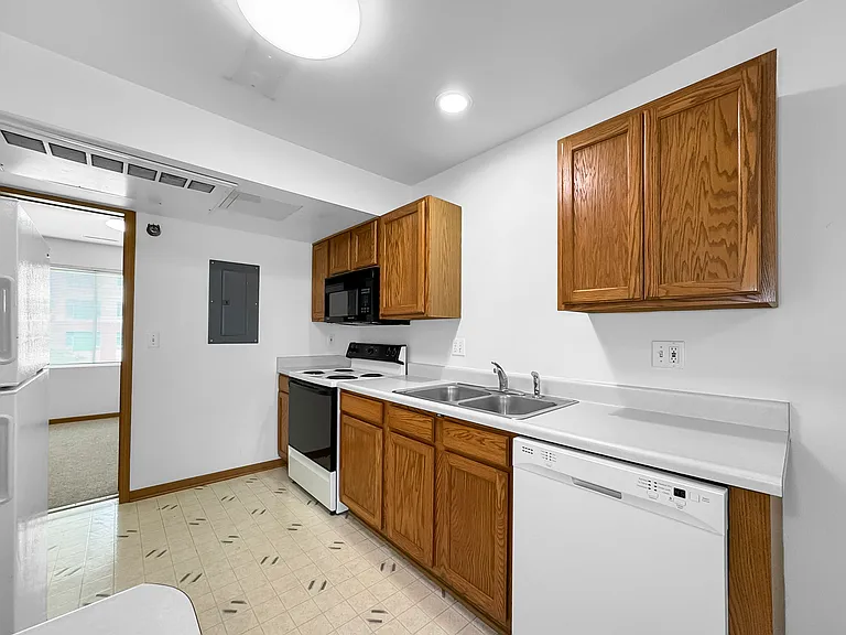 212 Hayward Ave #301 — Photo 7