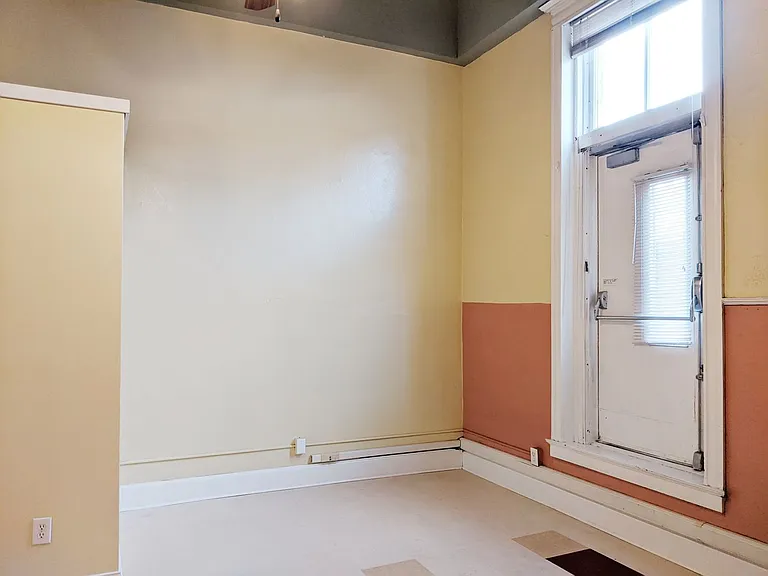 116 1/2 N Walnut St — Photo 4