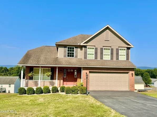 718 Chapel Dr, Altoona, PA 16602