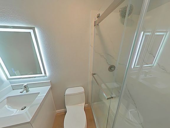 4th image of 1083 Laurel St #1083D