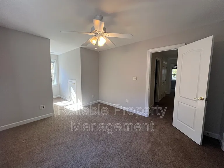 1004 Melville Ln — Photo 28
