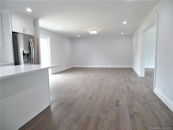 4th image of 255 Greenfield Dr