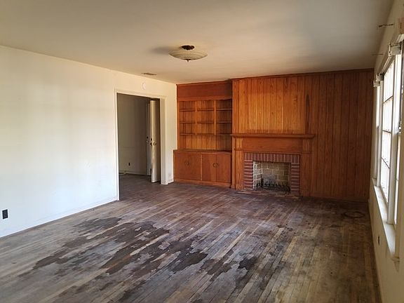 2nd image of 807 Pineview Dr