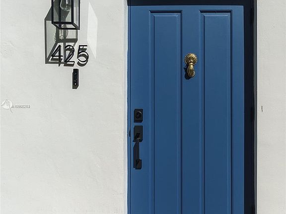 3rd image of 425 Vilabella Ave