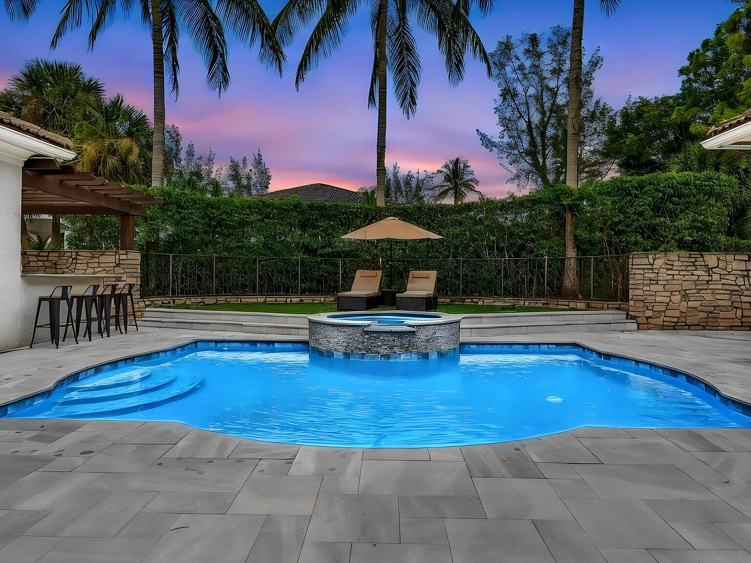 6 bed, 4.5 bath, 5591 sqft, $15,000 — Photo 2