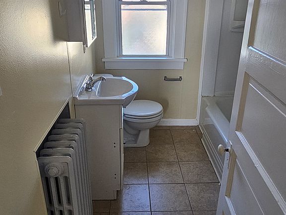 3rd image of 428 6th St Unit 2