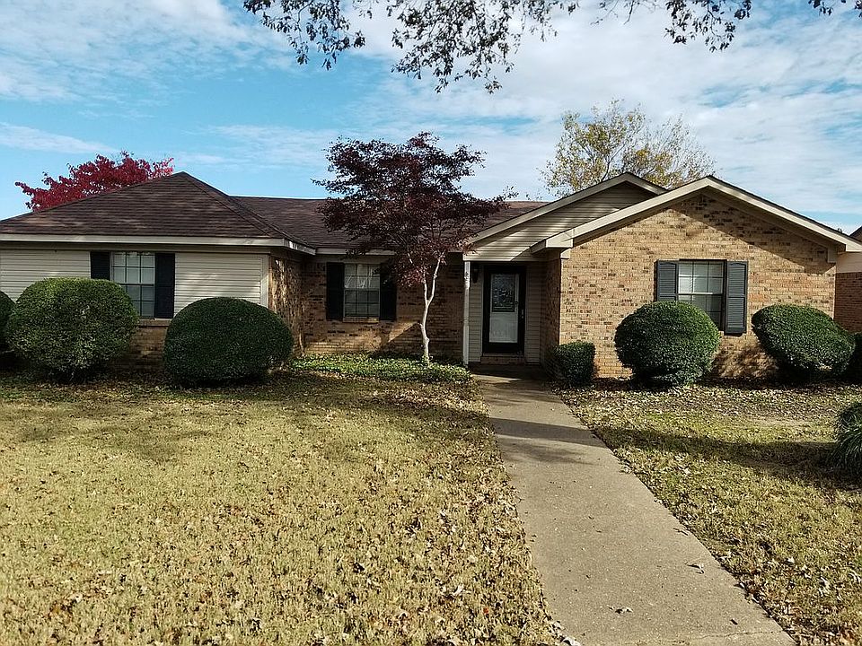 1st image of 1300 Normandy Ln