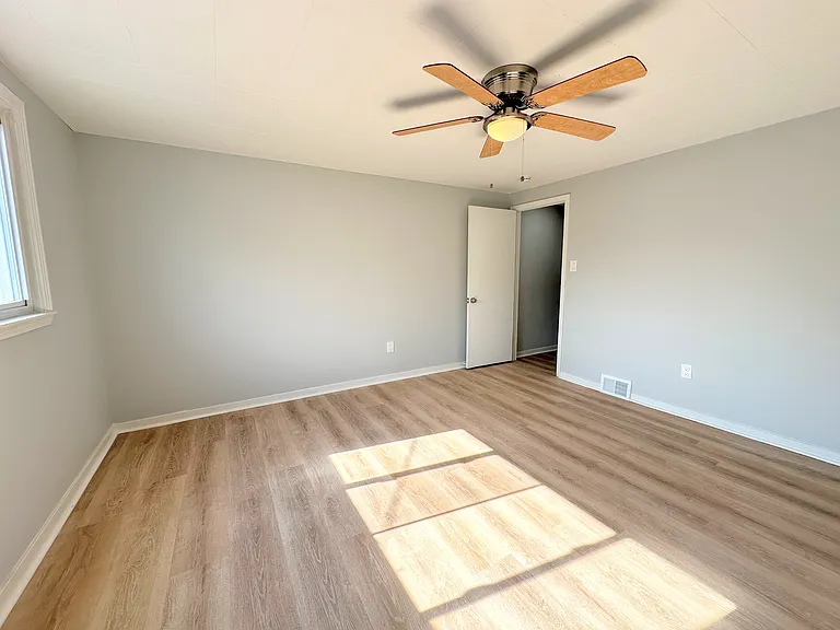 209 Mary St — Photo 12