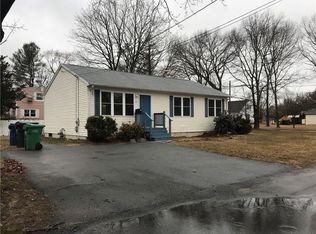 61 Hutchinson St, Warwick, RI 02886