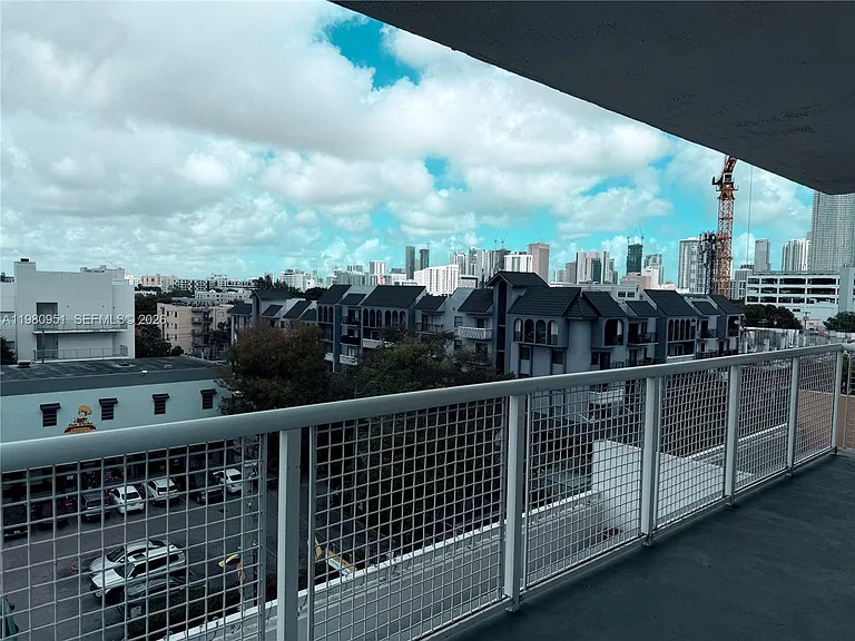 900 SW 8th St #604 — Photo 18