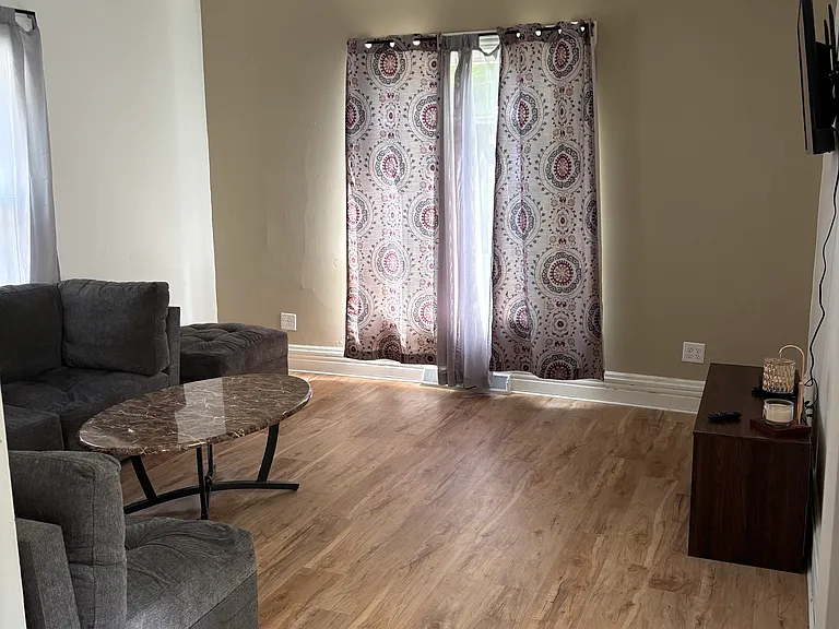 110 W Hanover St — Photo 17
