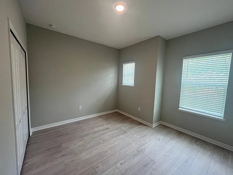 77 Oakleaf Way — Photo 3