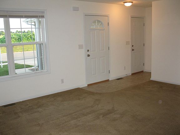 5th image of 975 E James St