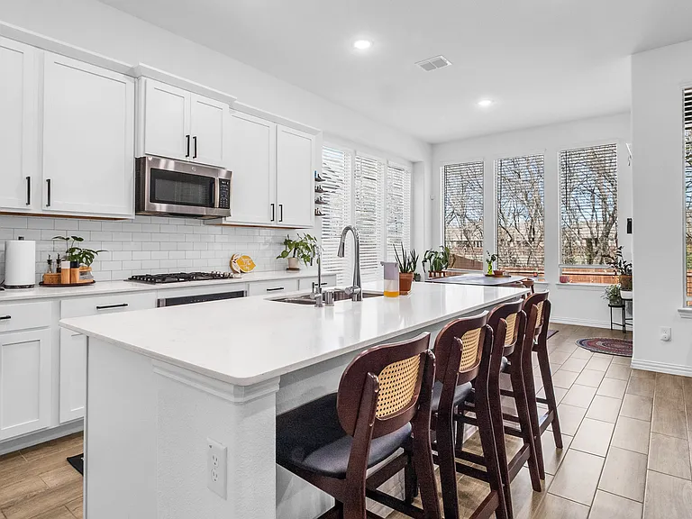 8117 Lindheimer Ln — Photo 2