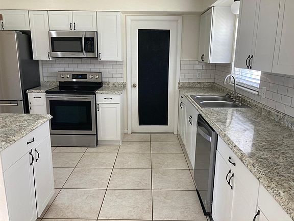 3rd image of 925 Waikiki Dr
