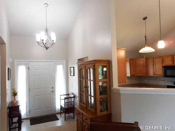 3rd image of 67 Diana Dr