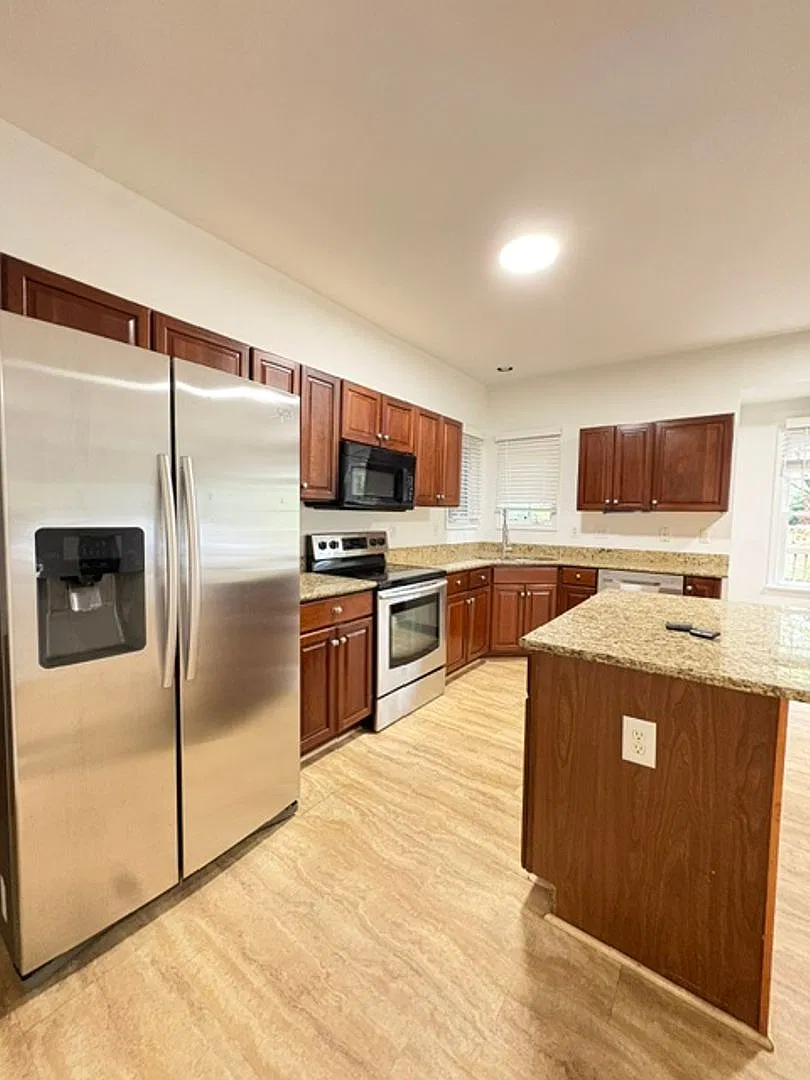 9504 Hungary Woods Drive — Photo 4