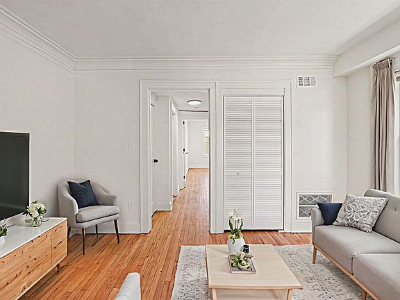 3rd image of 516-526 W 39th Ter #6