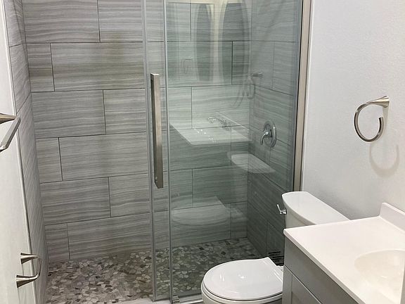 5th image of 309 E Cypress St #A