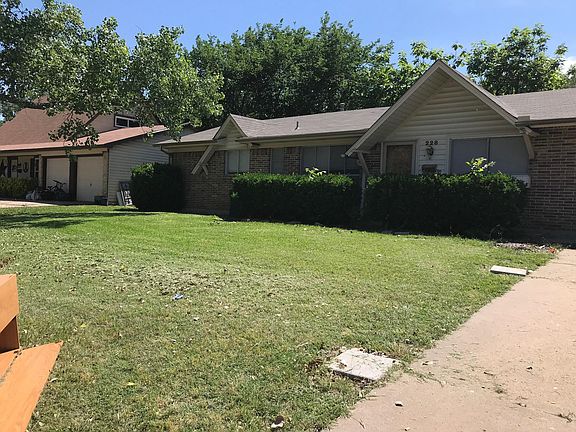 3rd image of 228 SE Gardens Blvd