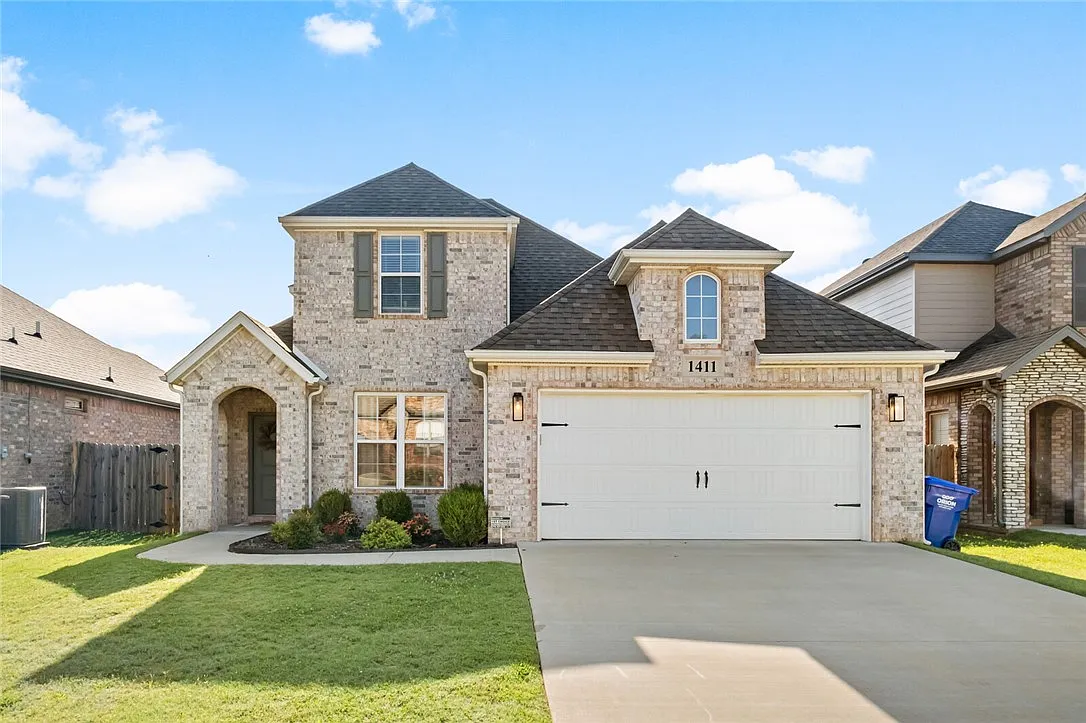 4 bed, 3.0 bath, 1964 sqft, $2,400 — Photo 1