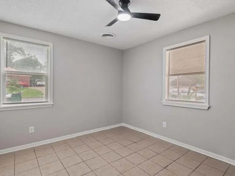 2314 Pendleton St — Photo 10