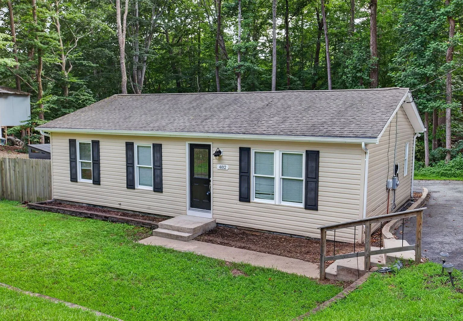 3 bed, 2.0 bath, 1462 sqft, $2,500 — Photo 1