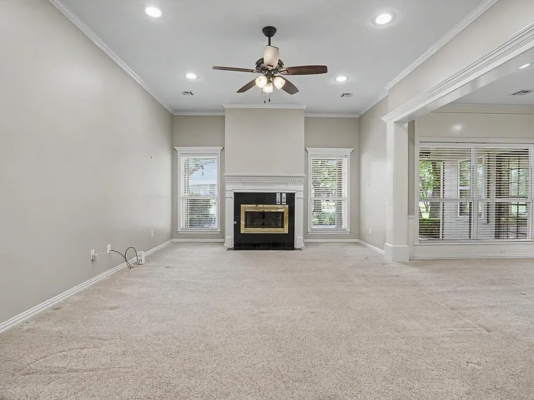 412 N Forest Ridge Blvd — Photo 5