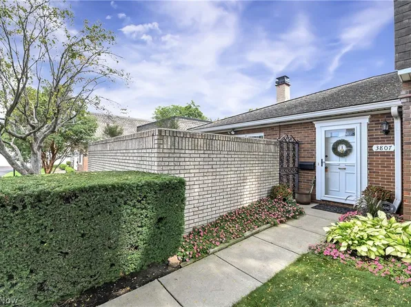 3807 Circlewood Ct #C-109, Fairview Park, OH 44126
