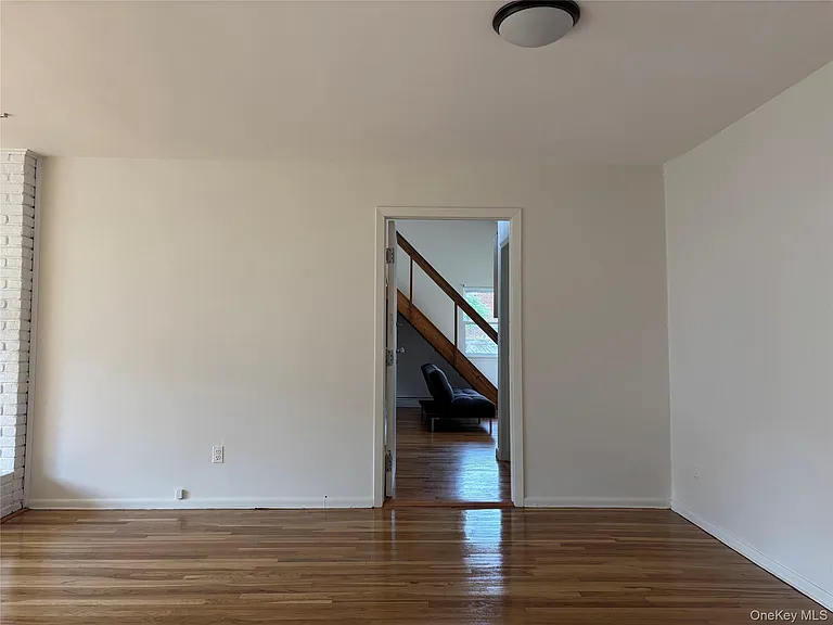 8 Locust St — Photo 15