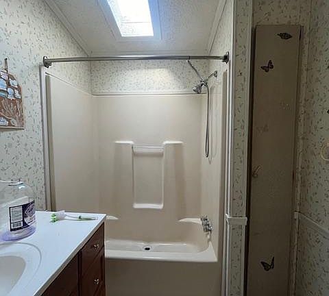 5th image of 45 Fairview Dr N