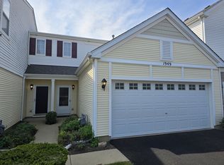 1949 Cobblestone Dr, Carpentersville, IL 60110