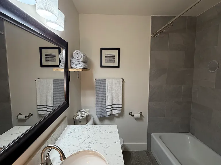 1015 Lafontaine Ave #A — Photo 8
