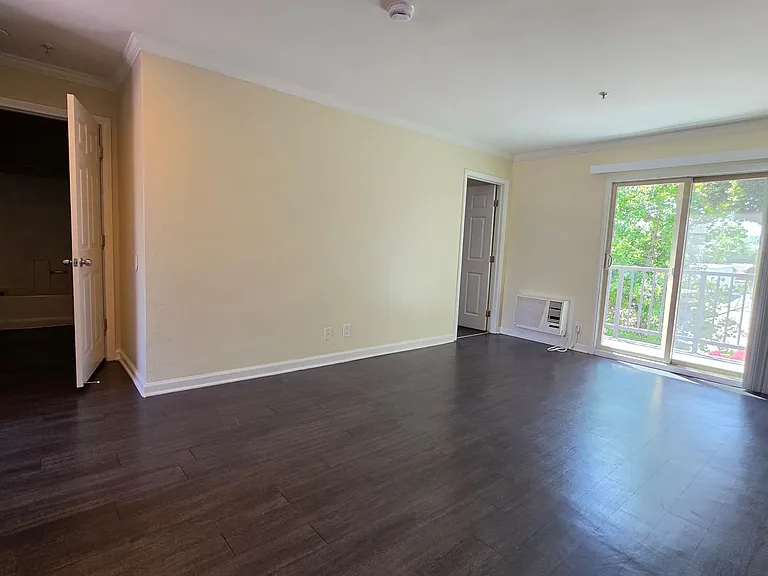 Sierra Crossing Apartments — Photo 15