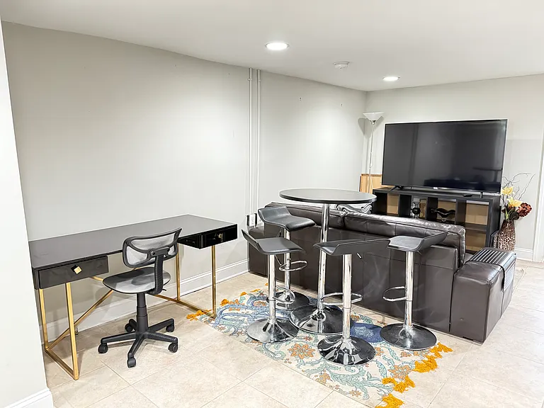 616 Irving St NW #B — Photo 11