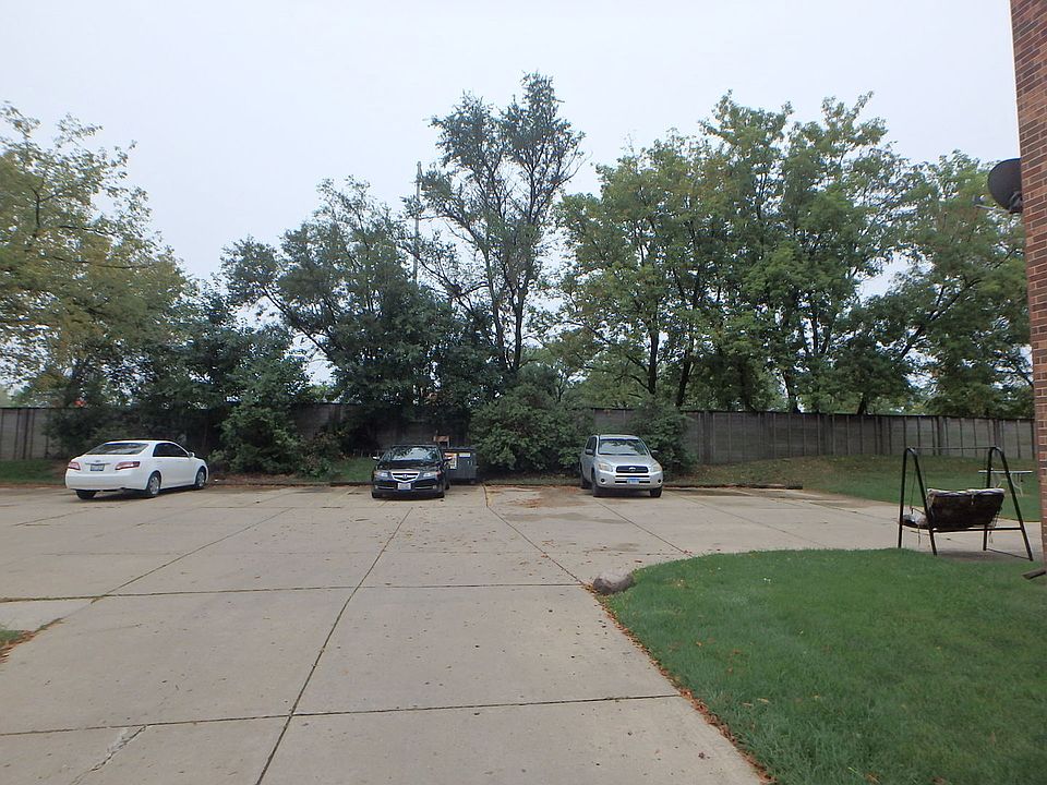 2nd image of 21W225 Tee Ln