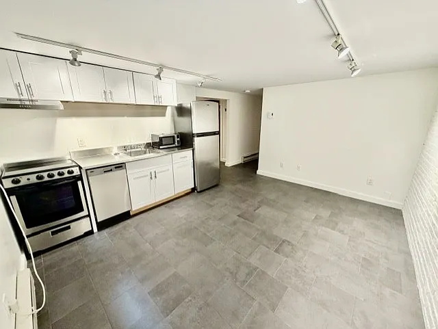 1 bed, 9999 sqft, $2,075 — Photo 1
